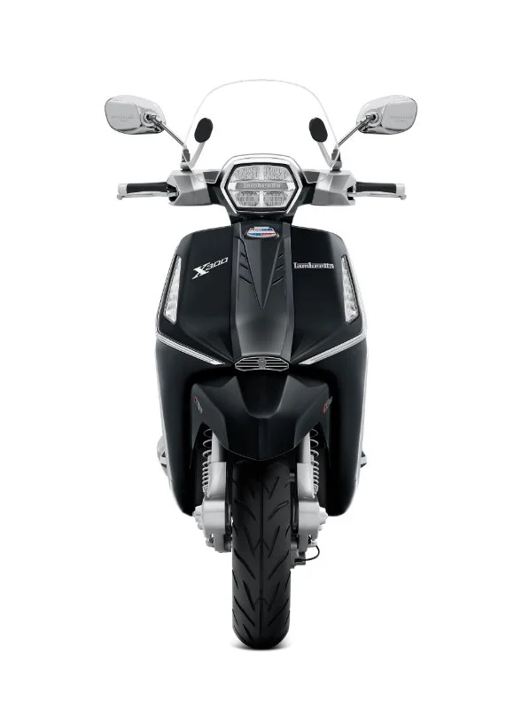Lambretta X300 GT Super Black, vista frontal